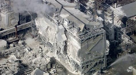 Refinery explosion dust poses hazard; facility had 2 serious violations - Los Angeles Times