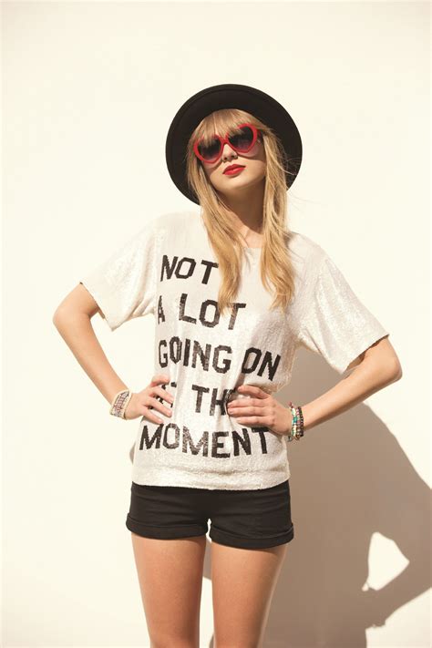 Taylor Swift 22 Outfit