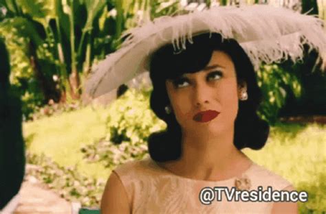 Olga Kurylenko Magic City GIF - OlgaKurylenko MagicCity Tvresidence - Discover & Share GIFs