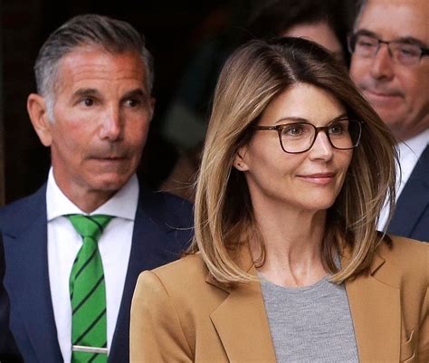 Lori Loughlin, Husband To Plead Guilty In USC Admissions Scandal ...