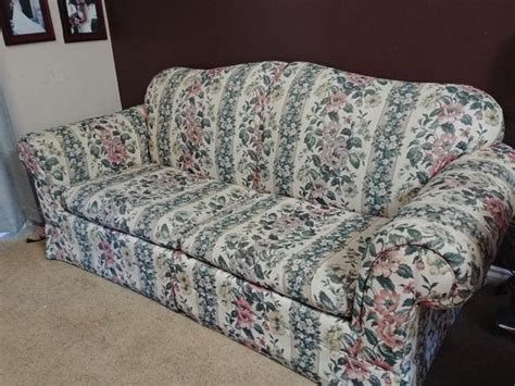 FREE: couch | Classifieds for Jobs, Rentals, Cars, Furniture and Free Stuff