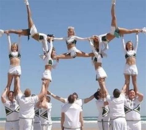 Pyramid | Cheerleading stunt, Cheer stunts, Cool cheer stunts