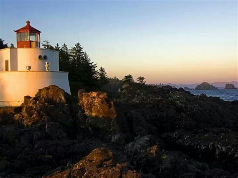 Sweet lighthouse Cliffside | Lighthouse, Places, Outdoor