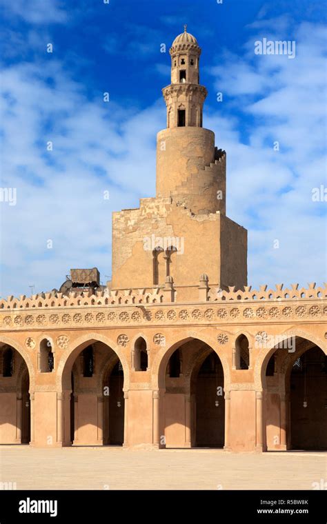 Ibn Tulun mosque (879), Cairo, Egypt Stock Photo - Alamy