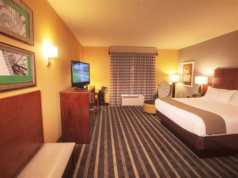 Holiday Inn Express & Suites Perry-National Fairground Area Guest Room & Suite Options