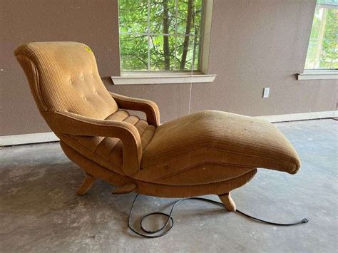 Vintage electric contour lounge chair - Nutt Auction