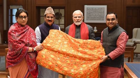 PM Modi hands over ‘chadar’ to be offered on Urs of Khwaja Moinuddin Chishti | Latest News India ...