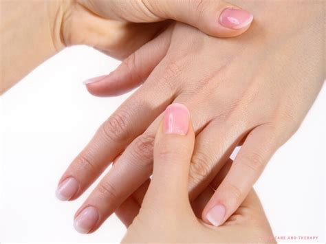 Edeser Pulamer: Hand Care Tips-home Remedies for Chapped Hands