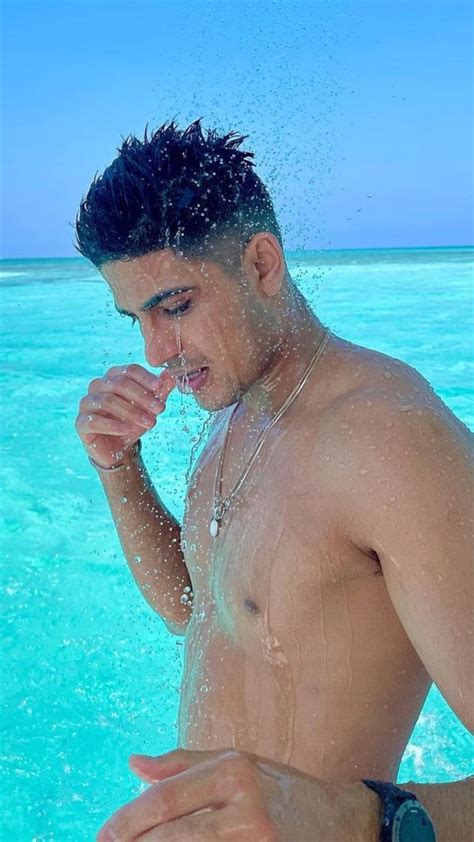 Shubman Gill's shirtless photos prove he's a certified hottie