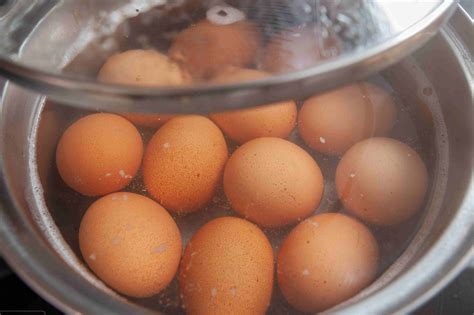 Eyeball Deviled Eggs Recipe for Halloween