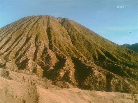 Sketsa Gunung Bromo - Homecare24