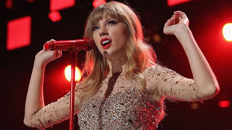 Taylor Swift Red re-release: 'It was the soundtrack to my own break-up' - BBC News