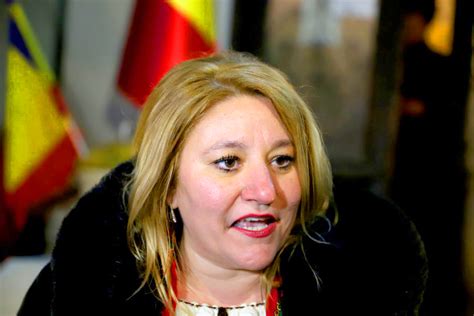 Diana Șoșoacă, senator AUR, fără mască de protecție în sala de plen: "Parlamentul este o groapă ...