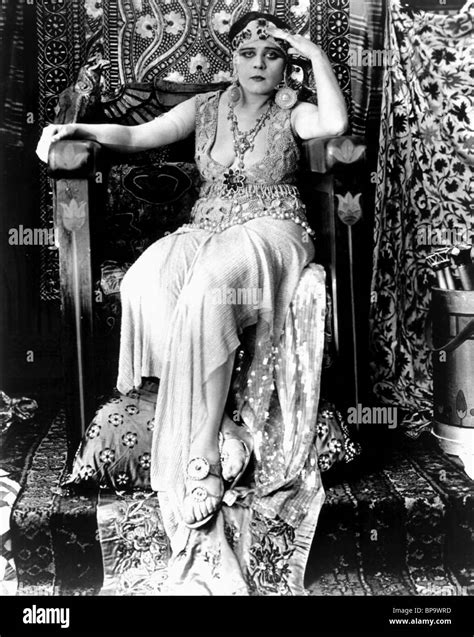 THEDA BARA CLEOPATRA (1917 Stock Photo - Alamy