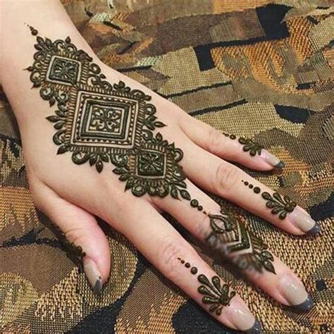 Back Hand Mehndi Design 2022 Easy Designs Mehndi Tikka Gol Tikki Round ...