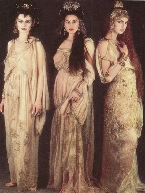 Monica Bellucci(middle) as Dracula's bride | Dracula's brides, Bram ...