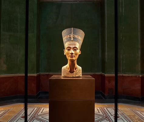 Bust of Queen Nefertiti, Neues Museum, Berlin - Egypt Museum