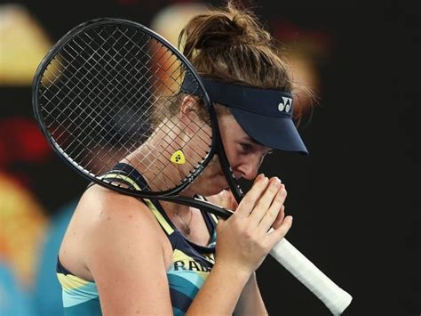 Teen dream: Noskova sends Swiatek packing | AO