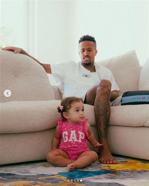 Militao shares first pictures after knee surgery, encouraged by his ...