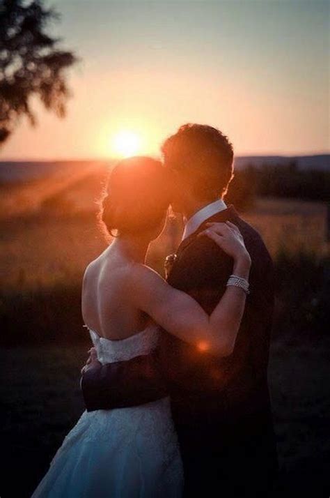 ️ 20 Stunning Romantic Sunset Wedding Photo Ideas - Hi Miss Puff