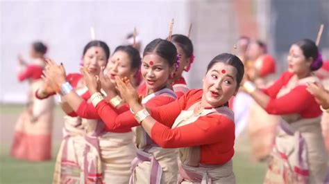 The Bihu dance of Assam breaks two world records with massive performance in India · Global Voices