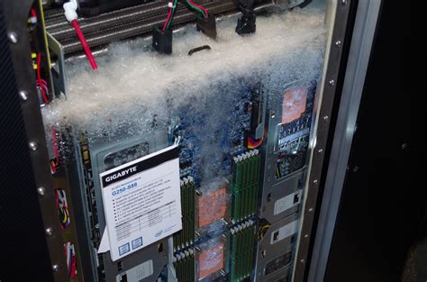 GIGABYTE Server Shows Two-Phase Immersion Liquid Cooling on a 2U GPU ...