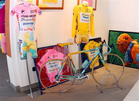 Bike Gallery: Marco Pantani's Bianchi XL EV2 from the 2000 Giro d'Italia - Ride Media