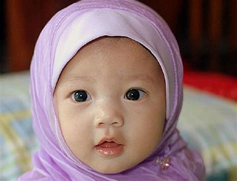 10 Foto Lucu dan Imut Anak Kecil Saat Memakai Jilbab ~ paling uniks