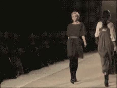 Catwalk Fail GIF - Catwalk Fail GIFs | Say more with Tenor