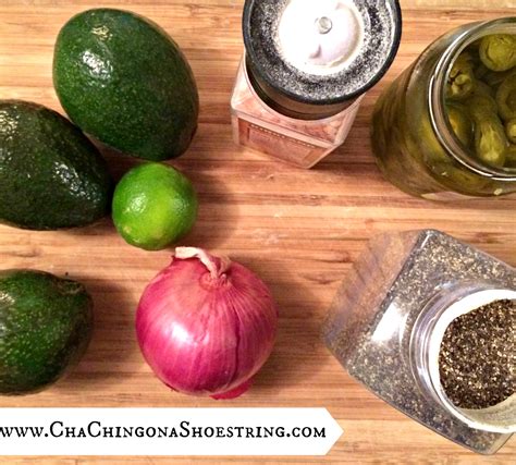 Easy Game Day Guacamole Recipe - Cha-Ching on a Shoestring™