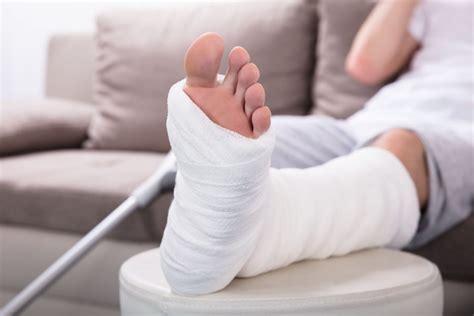 5 Signs Of A Problem With Your Cast After Foot Or Ankle Surgery ...