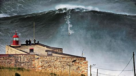 Tiny Dude, Giant Wave | Surfing waves, Big wave surfing, Giant waves