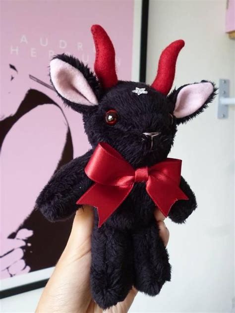 Baphomet-pequeño plushie (orden) ♡ ♡ Tamaño: 17cm ♡ Hecho en piel ...