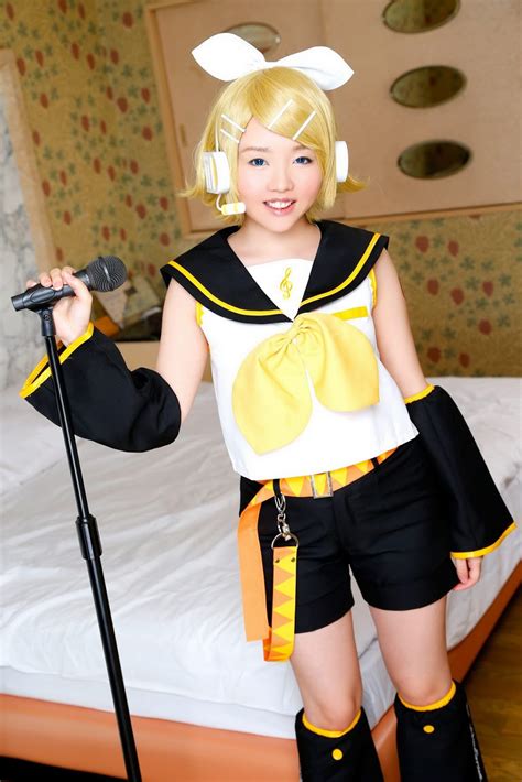 Cosplay Plus!: Kagamine Rin - Vocaloid (27 fotos)