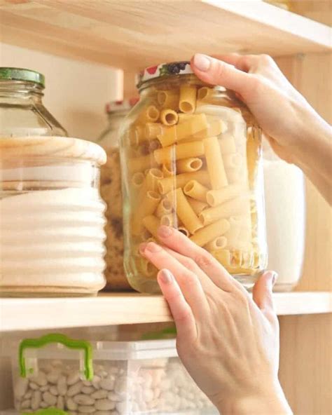 simple organization ideas: sixteen Pantry ideas