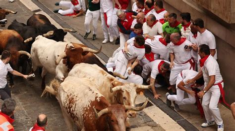 El primer encierro de San Fermín 2023: una rápida carrera de los toros de La Palmosilla