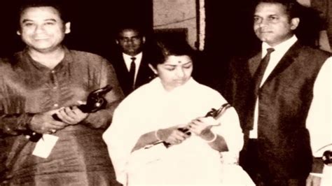 Why Lata Mangeshkar refused to accept her Filmfare Awards trophy in ...