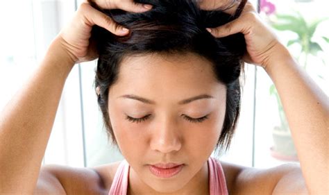 How to give yourself a scalp massage? Step-by-step guide to give yourself a relaxing head ...