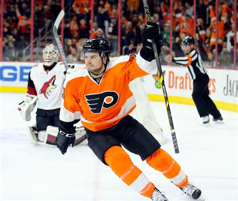 Scott Laughton’s role for Flyers expands, and so does his game