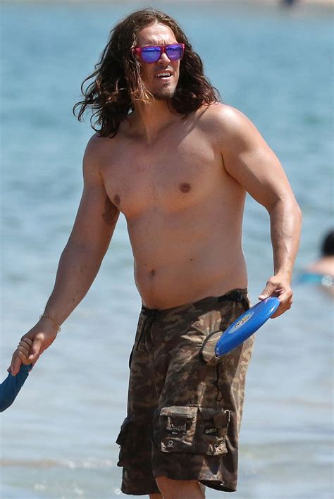 shirtless male celebs - Steve Howey