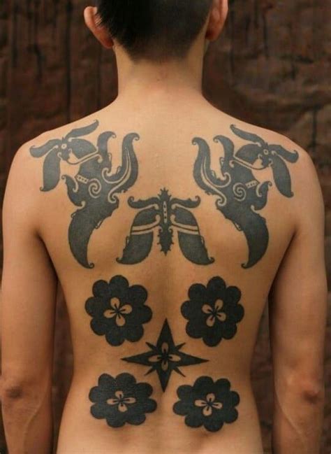 40 Dayak Tattoos: Origins, Meanings & More | Picture tattoos, Borneo tattoo, Tattoos