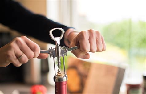 How To Open A Bottle Of Wine With A Corkscrew | Wine Tips