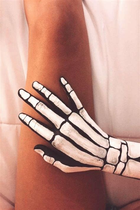 ᴘιɴтᴇʀᴇѕт Ignacia Córdova in 2020 | Body art painting, Leg art, Body art