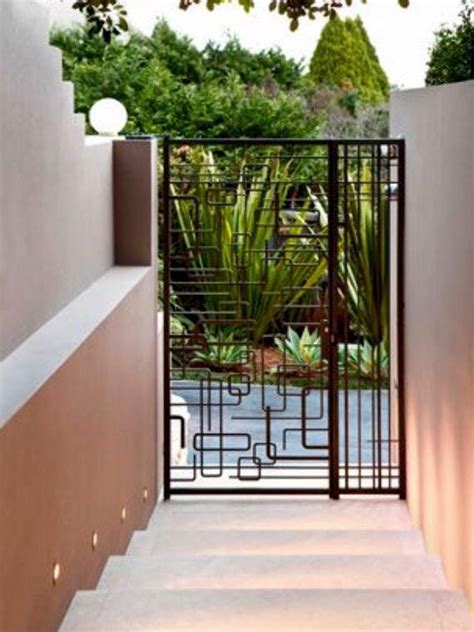 Modern Iron Gate Design for Home Entrance