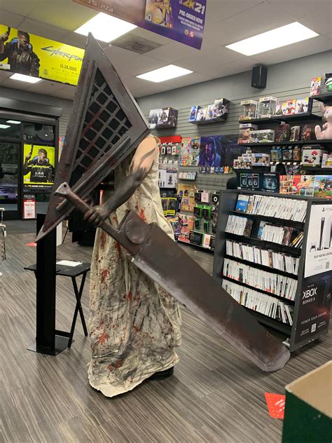 Pyramid Head from “Silent Hill” cosplay! : gaming