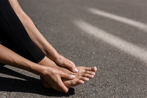 Neuroma: Causes, Symptoms, and Treatment Options - Island Foot Clinics