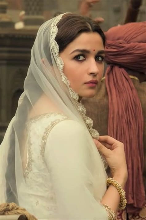 Kalank Trailer/Teaser: Alia Bhatt-Varun Dhawan's New Movie Trailer is Out | VOGUE | Vogue India ...