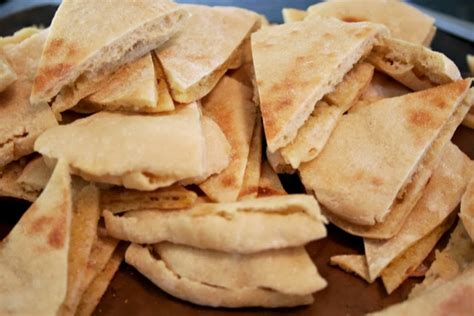 Pita Chips | Mom-Makes...