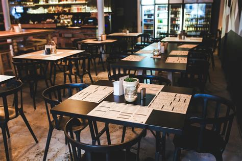 Table in Vintage Restaurant · Free Stock Photo