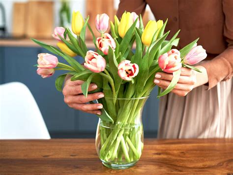 What to Do With Those Fresh-Cut Flowers as Soon as You Get Home